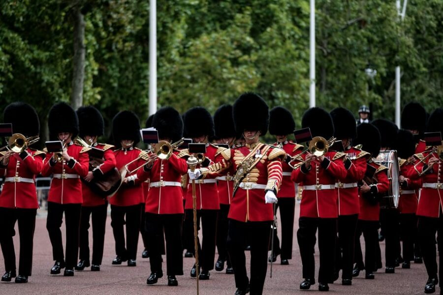 Buckingham Palace Visit and Changing of the Guard Tour - What you’re really seeing: Old Guard to New Guard, explained