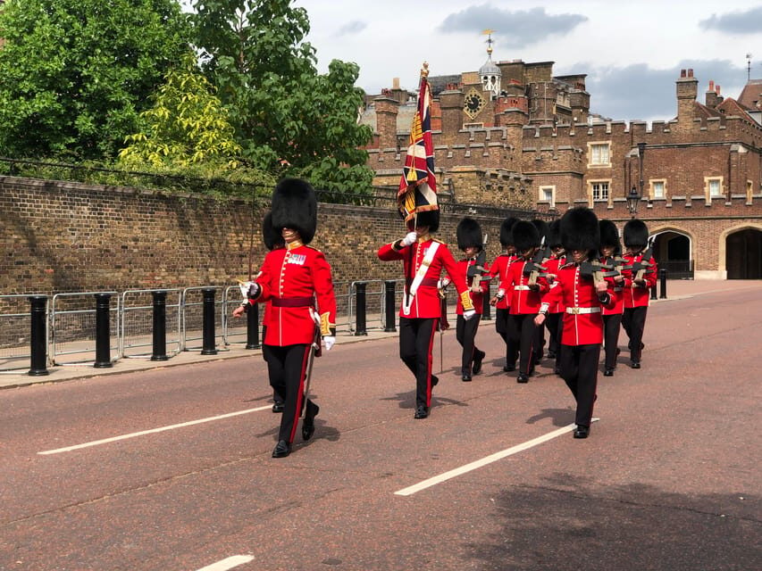 Buckingham Palace Visit and Changing of the Guard Tour - Who should book this tour (and who should skip it)