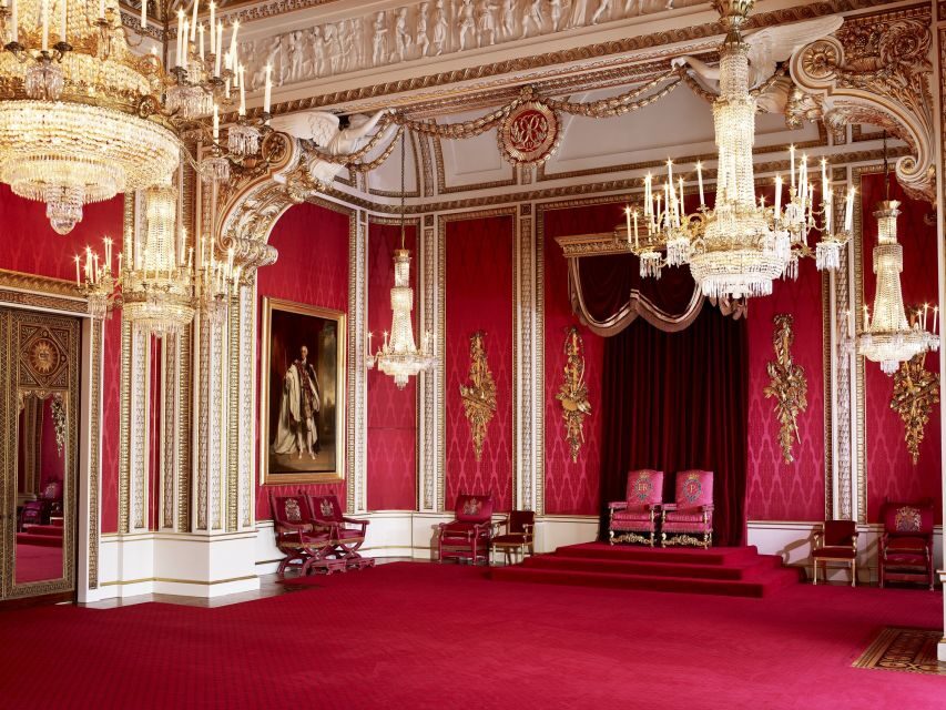 Buckingham Palace & Windsor Castle: Full-Day Tour - Windsor on the horizon: Victoria lunch break and the schedule reality