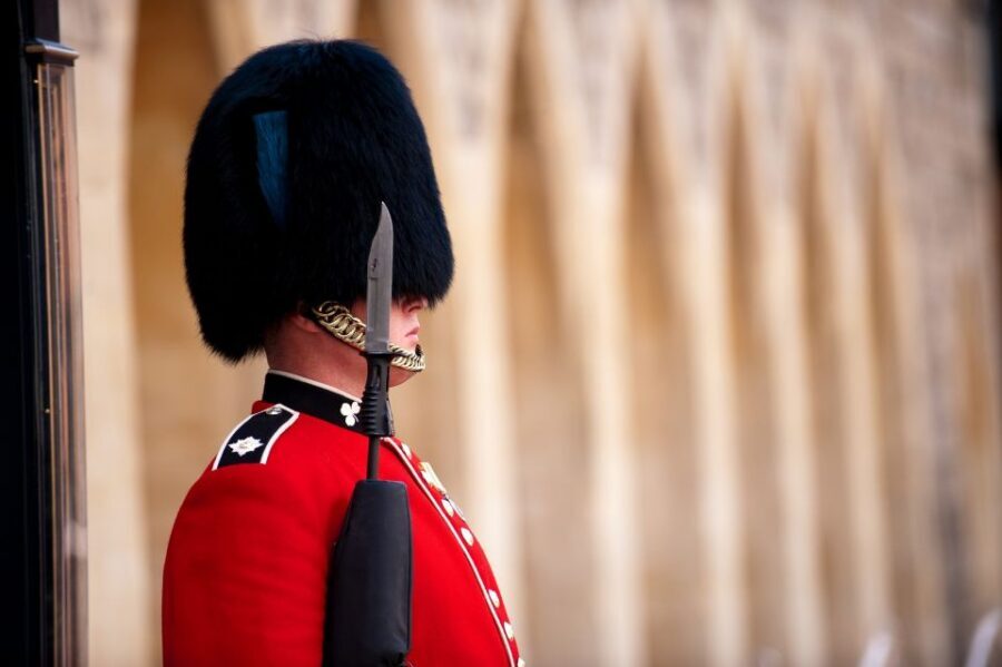 Buckingham Palace & Windsor Castle: Full-Day Tour - Getting value from the audio guides and onboard comfort