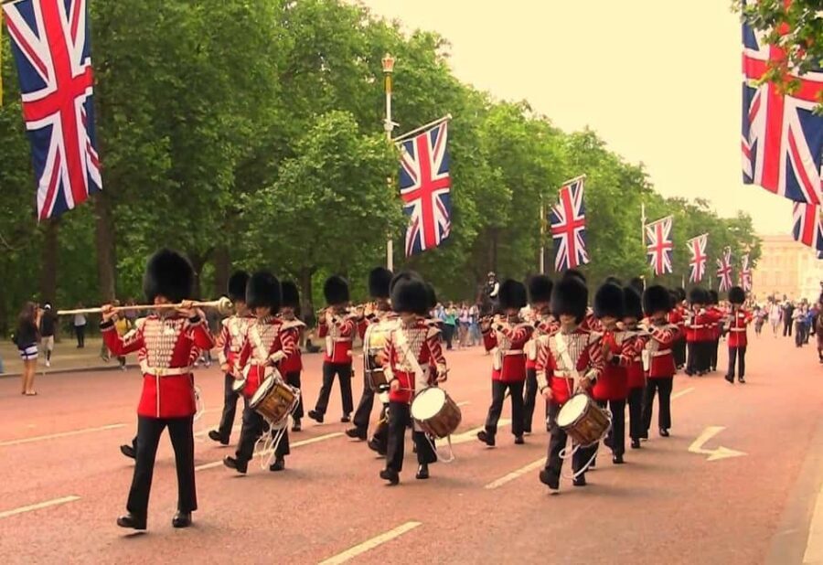 Bundle: British Museum-Changing of the Guard-Jack the Ripper - Who should book this bundle?