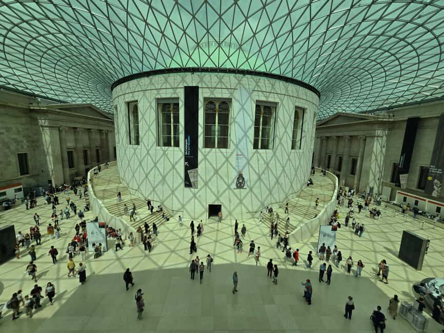 Bundle: British Museum-Changing of the Guard-Jack the Ripper - Changing of the Guard (10:00–12:00): how the guided route improves your photos and your understanding