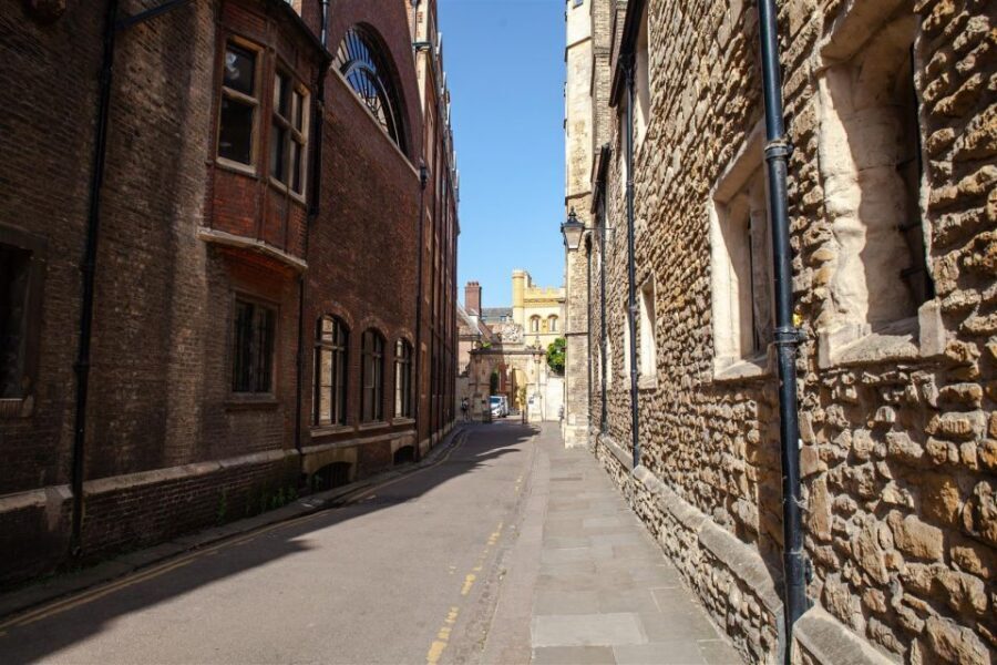 Cambridge: 2-Hour Private University Walking Tour - Key points at a glance