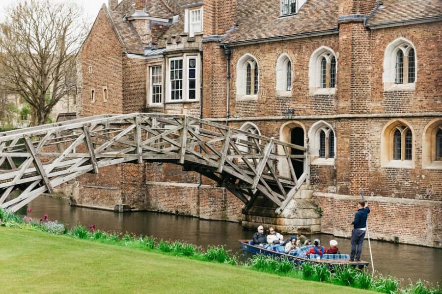 Cambridge: Alumni-led Walking Tour w/opt King's Chapel - Who this Cambridge University walking tour is for