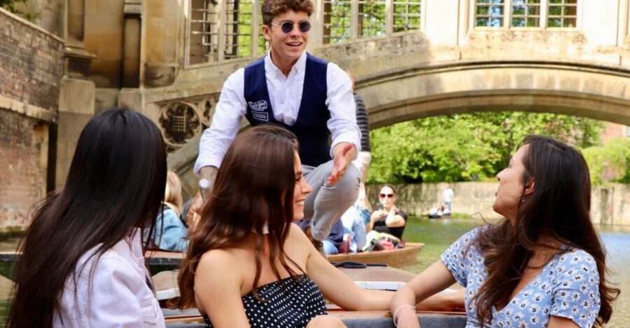 Cambridge: Private Chauffeured Punting Tour - The chauffeur and guide: why being private changes the feel