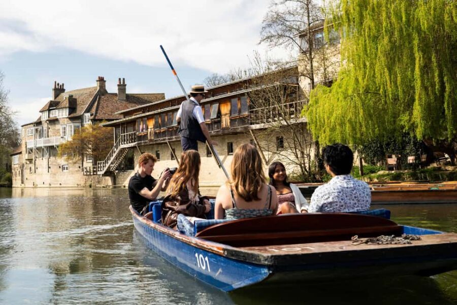 Cambridge: Punting Tour on the River Cam - What “Chauffeured” Means: Relaxed Punting With Real Control