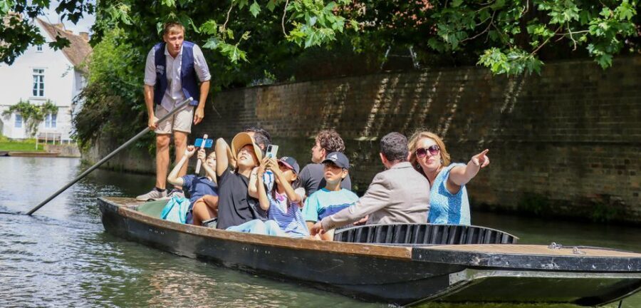 Cambridge: Shared Chauffeured Punting Tour - Who this punt tour suits best