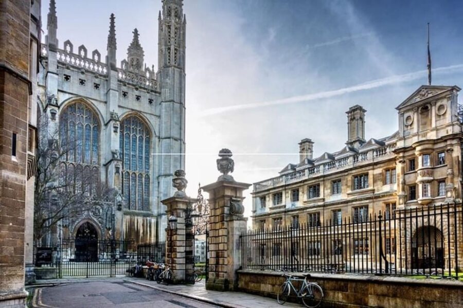 Cambridge: Sightseeing Walking Tour with a Local Guide - What the $88 price buys you—and what you should budget for