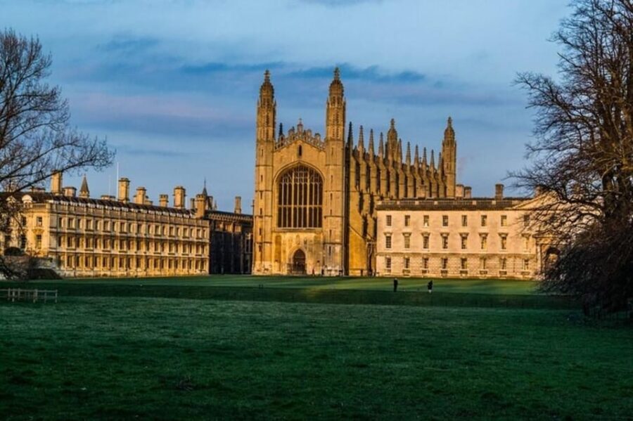 Cambridge: Sightseeing Walking Tour with a Local Guide - Choosing the right guide: customization is your best safety net