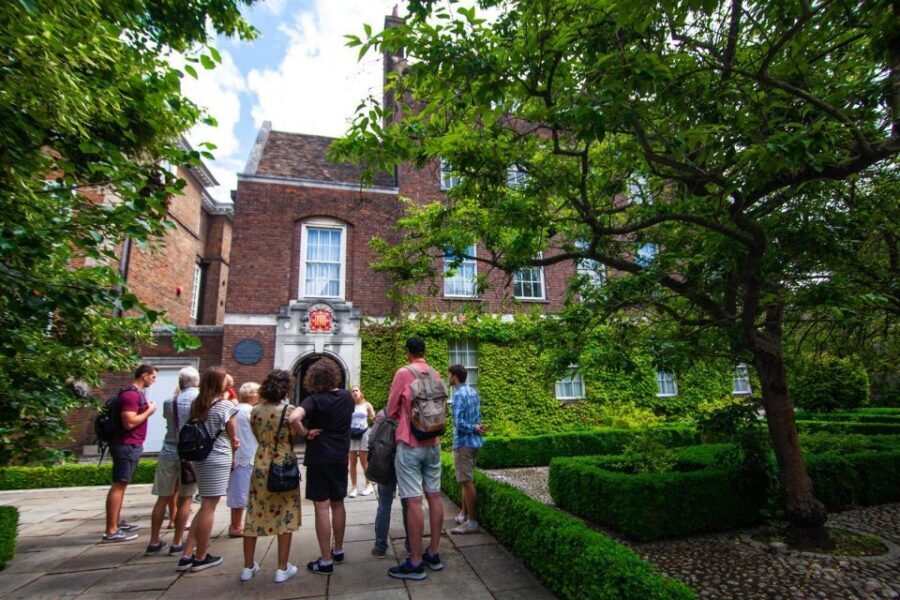 Cambridge: University Alumni Tour with Kings College Option - Why this Cambridge walking tour feels different than a standard sight list
