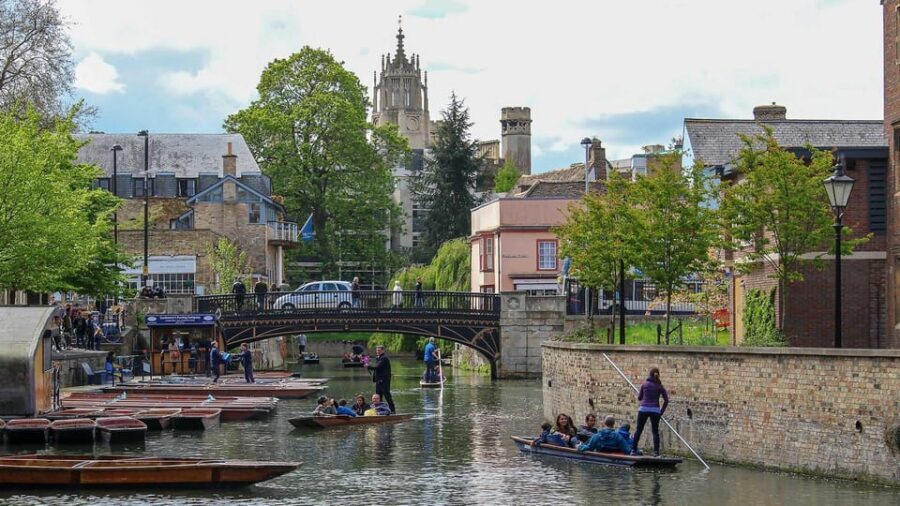 Cambridge: University Walking Tour - The story thread: saints, skeptics, reformers, and world changers