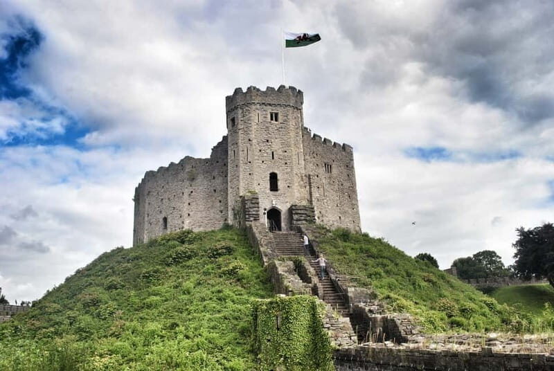 Cardiff Day Tour from London with Local Guide (Visit Wales) - The Morning Flow: Panoramic Cardiff With a Live Local Guide