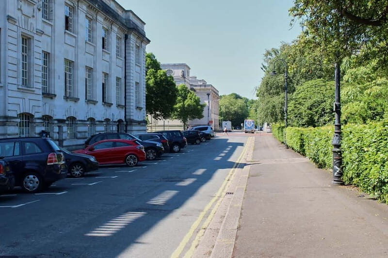 Cardiff: Doctor Who City Walking Tour - Meeting at Cardiff Castle: start with the right atmosphere