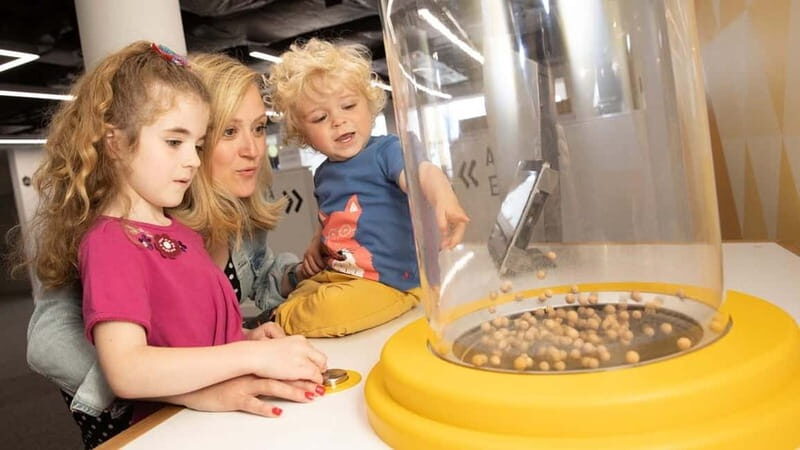 Cardiff: Techniquest Science & Discovery Centre Entry Ticket - Techniquest in Cardiff Bay: a science day that stays kid-friendly