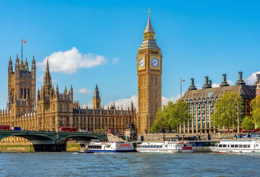 Changing of Guards, Tower of London, Beefeaters & Cruise - Westminster Abbey, Big Ben, and Parliament: quick photo stops that still feel purposeful