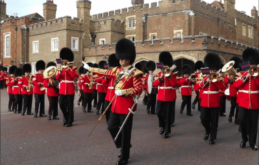 Changing of the Guard at Buckingham Palace - Key highlights you’ll feel on the day