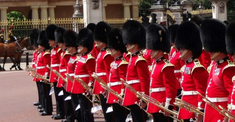 Changing of the Guard Experience in London - Key Highlights to Look For