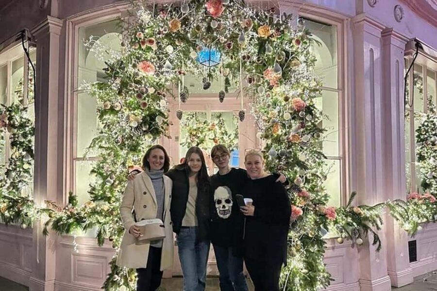 Christmas Lights Taxi Tour with Hotel Pickup - Key reasons this taxi tour works