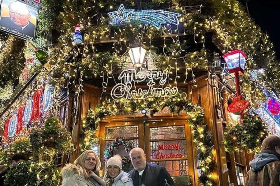 Christmas Lights Taxi Tour with Hotel Pickup - Best for families, small groups, and photo-focused travelers