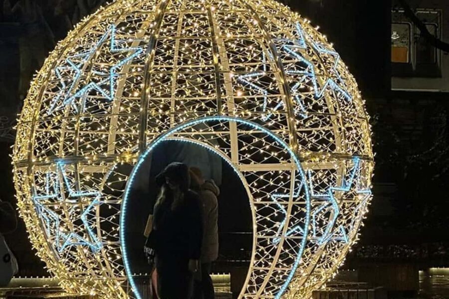 Christmas Lights Taxi Tour with Hotel Pickup - Timing and route flexibility: why your start and finish can differ