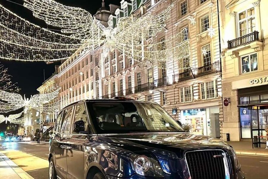 Christmas Lights Taxi Tour with Hotel Pickup - The 3–4 hour flow: pickup, viewing stops, and photo time