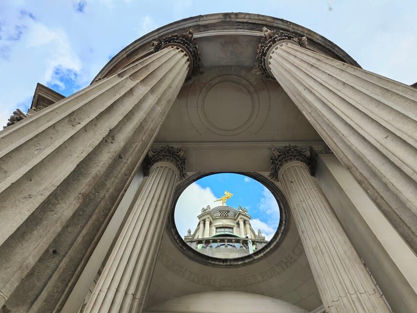 City of London Historical Walking Tour - One square mile that acts like a separate country