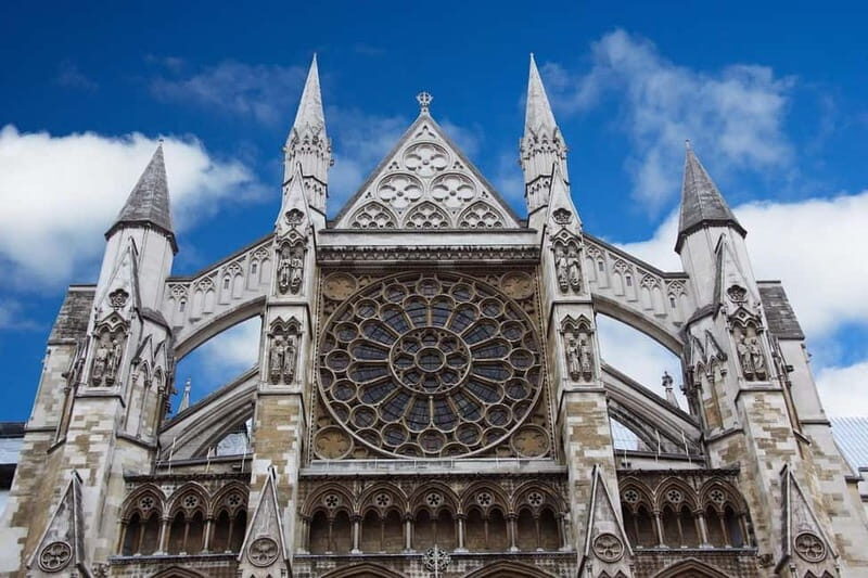 Classic London Tour & Changing The Guards— History In Action - The royal corridor: Queen Victoria Memorial, St. James’s Park, and Horse Guards Parade