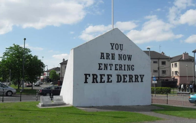 Derry: City Walking Tour & Exploration Game - Key things you’ll care about