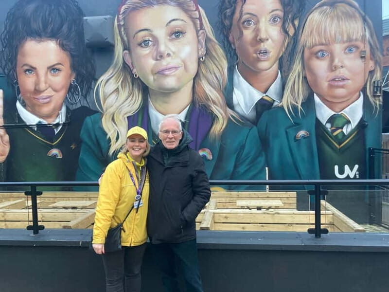 Derry: Guided Derry Girls TV Show Public Tour - Starting at Badgers Bar: finding your guide fast