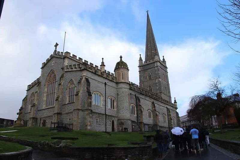 Derry: History and Politics Private City Walking Tour - Entering Derry’s story at Cultúrlann Uí Chanáin