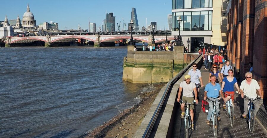 Destination London: E-Bike Tour - Back toward Buckingham Palace and the Houses of Parliament