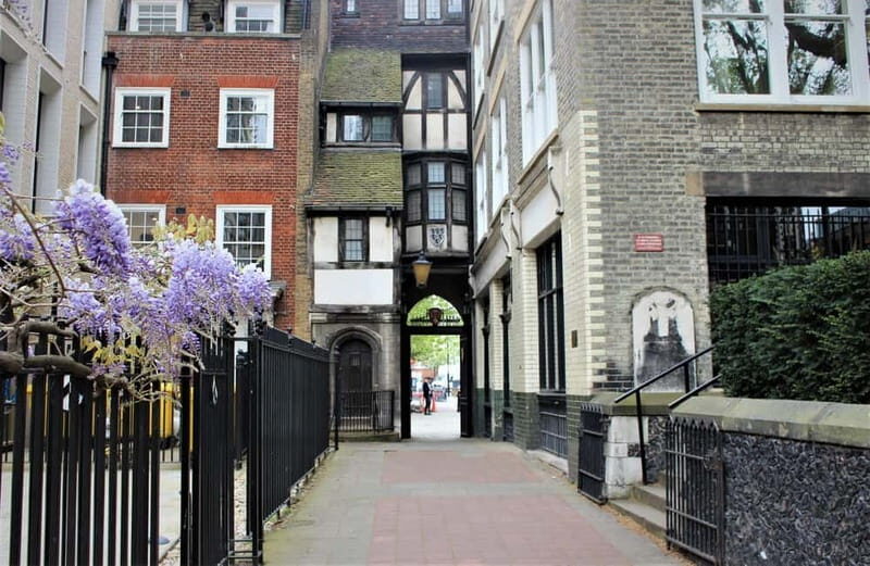 Disastrous London: Plague, Fire, and Revolution - The execution spot: religion turned into policy