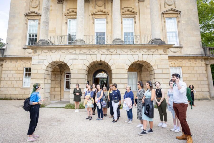 Discover Bath and Bridgerton with Music - How the Music Through Headphones Really Changes the Walk