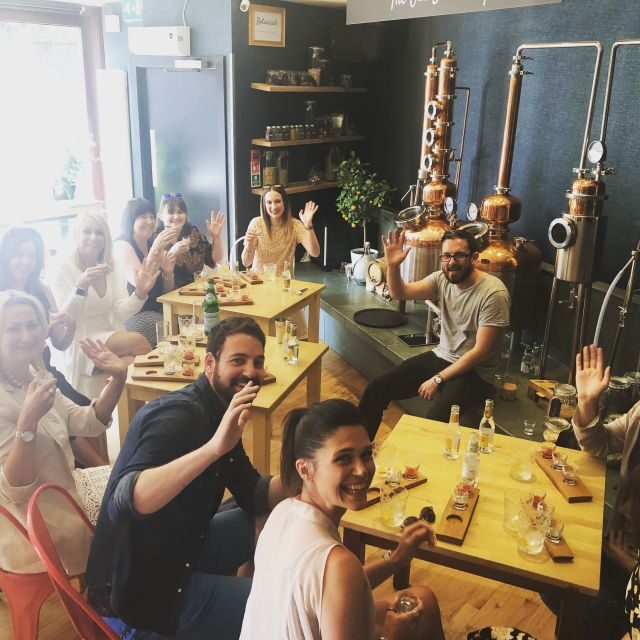 Distillery Masterclass - 8 Scottish gins paired with cheeses - How the host teaches you to taste: what to notice in each glass