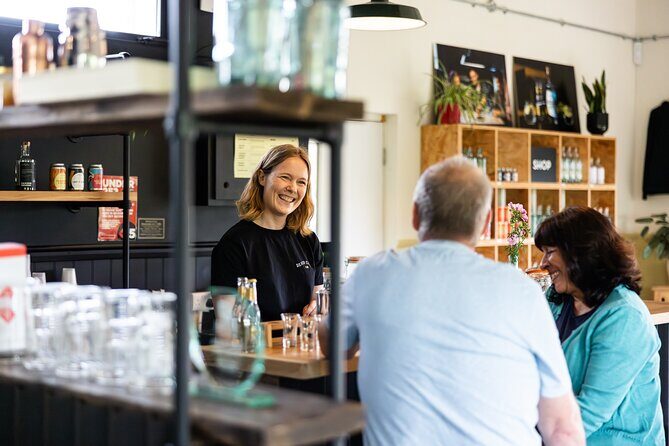 Distillery Tour - Guides make the experience: Louis and Duncan show up in the stories