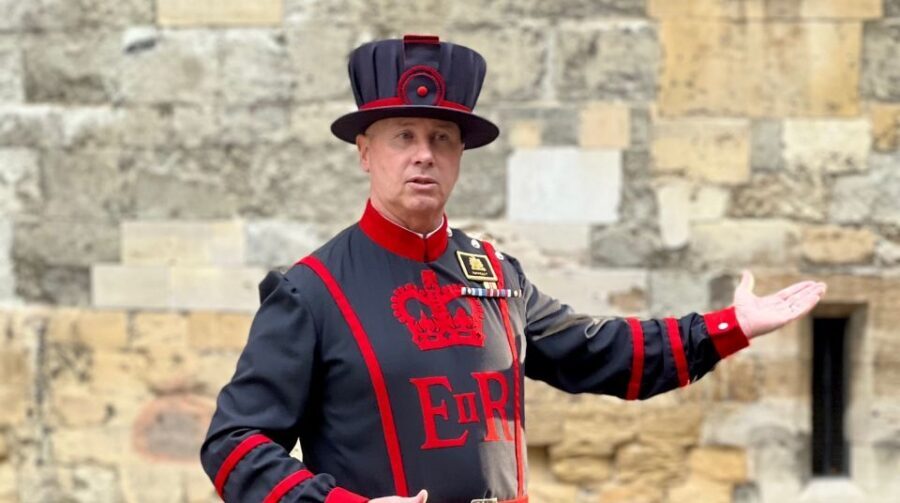 Early Access:Tower of London Opening Ceremony & Royal London - Beefeater Opening Ceremony: first moments inside the Tower