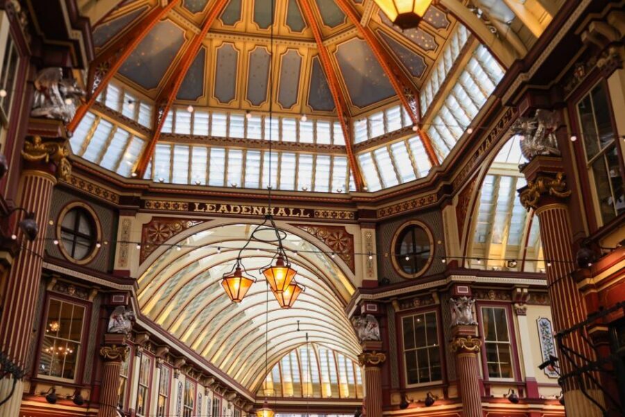 Eating London: Heart Of 'The City' Food Tour - Starting at St-Mary-Le-Bow: finding the route near St Paul’s