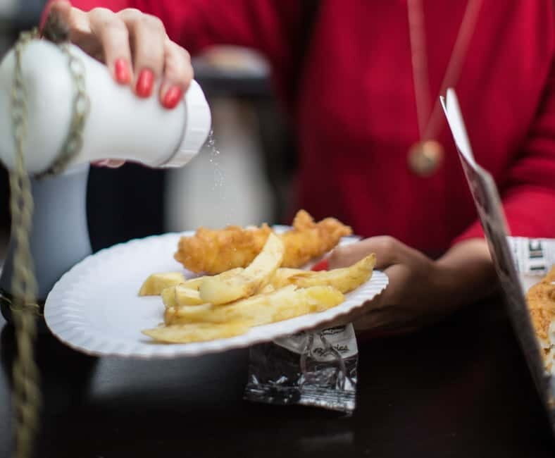 Eating London: Southwark & Bankside Food Tour - Fish and chips plus British wine and cider: more than a lunch break