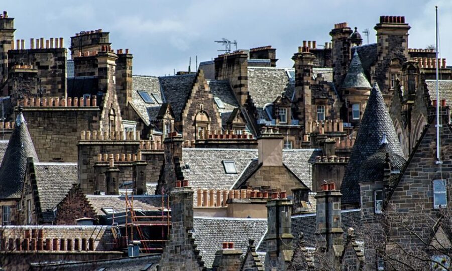 Edinburgh: 3-Hour Historical Walking Tour in Italian - Meeting on the Royal Mile: how the tour gets you oriented in Italian