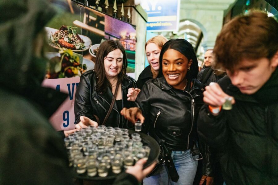 Edinburgh: 7 Bar Pub Crawl with 7 Shots & Discounts - Drink discounts up to 25%: how to make it worth it
