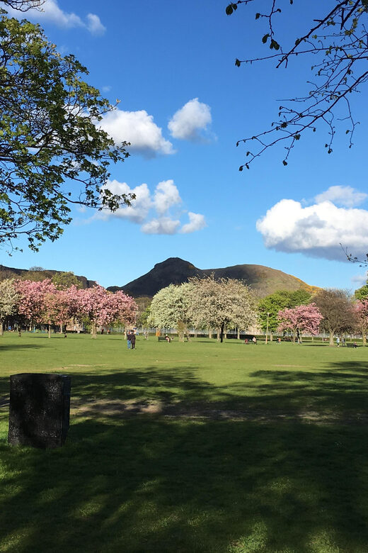 Edinburgh: a Scottish experience for Children in German - Tartan crafting and your take-home kilt-inspired costume