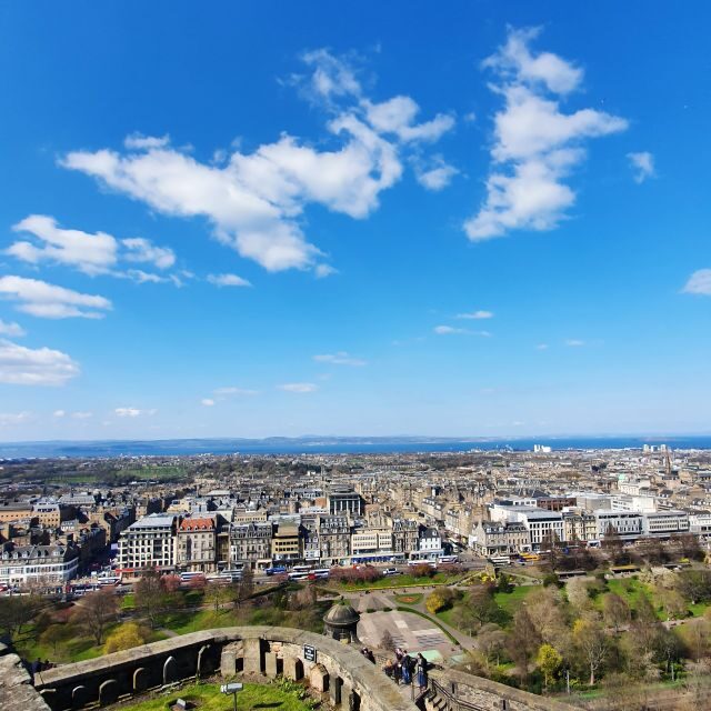Edinburgh Castle: 120-Minute In-Depth Tour with Expert Guide - St Margaret’s Chapel and Royal Palace: royal power with a human scale