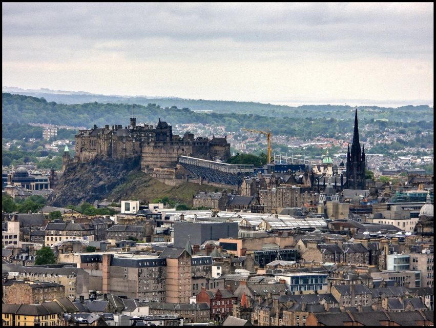 Edinburgh Castle: Guided Tour with Tickets Included - Finding the meeting point by St. Giles Cathedral (no guesswork)