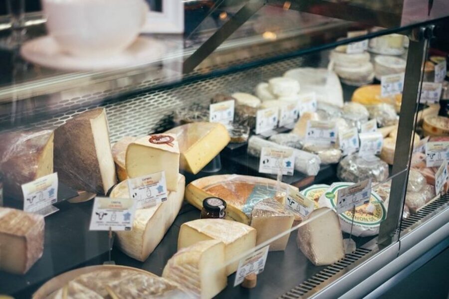Edinburgh: Cheese Crawl with Local Guide - Starting where Edinburgh feels most like Edinburgh