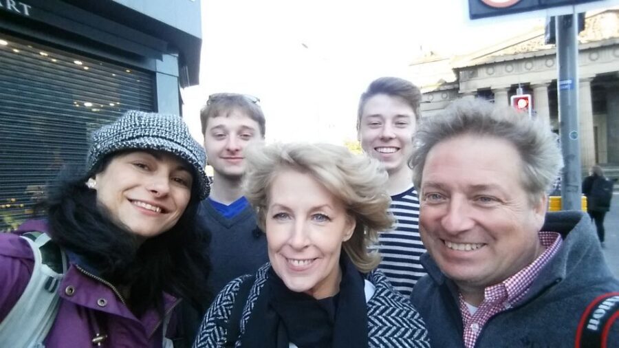 Edinburgh: Child-Friendly Tour with a Local Friend - The 2-hour rhythm: what your guide does with the time