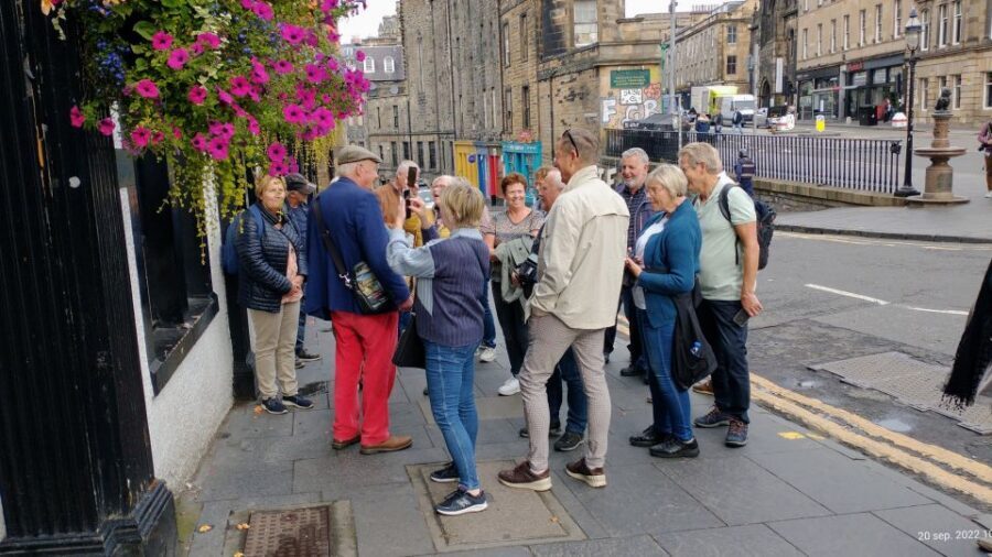 Edinburgh: City Highlights Private Guided Walking Tour - Meeting at Usher Hall and getting oriented fast