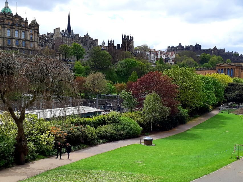 Edinburgh: City Highlights Private Guided Walking Tour - Grassmarket: where the streets get loud (in a good way)