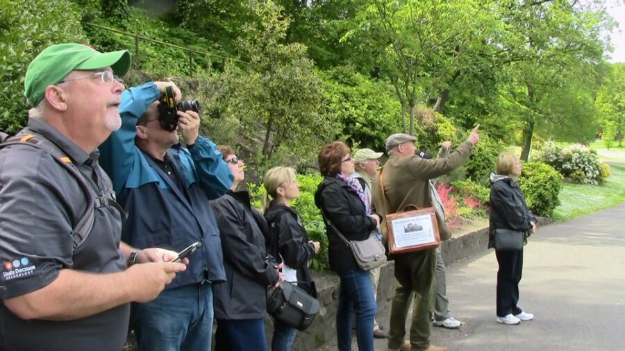 Edinburgh: City Highlights Private Guided Walking Tour - Crossing into the New Town: style shift on purpose