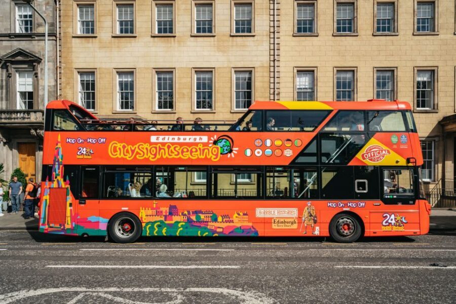 Edinburgh: City Sightseeing Hop-On Hop-Off Bus Tour - Grassmarket and Edinburgh Castle views: best get-off moments