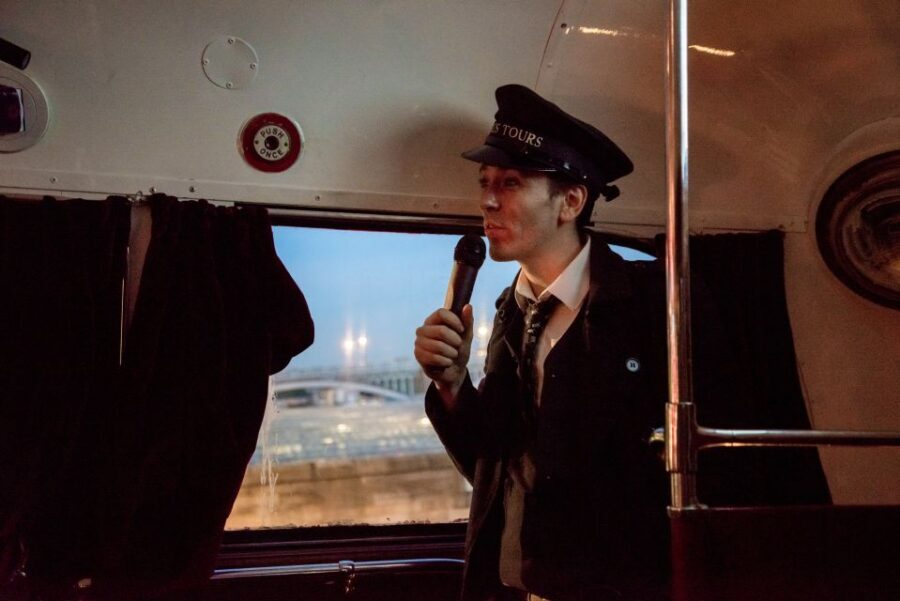 Edinburgh: Comedy Horror Ghost Bus Tour - Getting to the bus: George IV Bridge is the real start